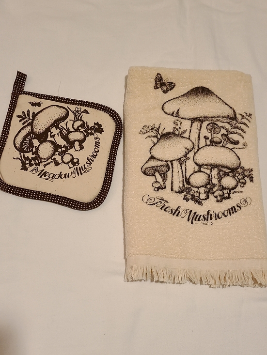 CANNON Other - Vintage Cannon Fresh Mushrooms Butterfly Kitchen Towel And Pot Holder 70s